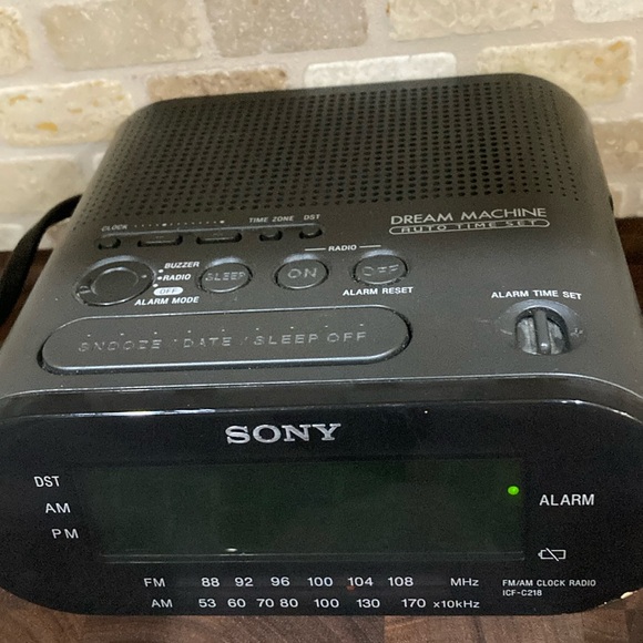 Sony Dream Machine Alarm Clock Radio - Picture 2 of 6